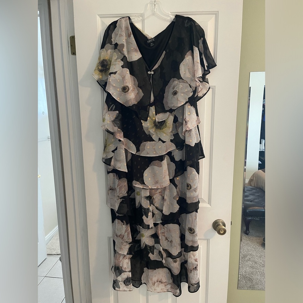 Gorgeous Ignite Evenings dress.  Size 20W.  Light weight.